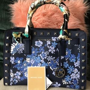 Michael Kors Navy Satchel Floral(New)